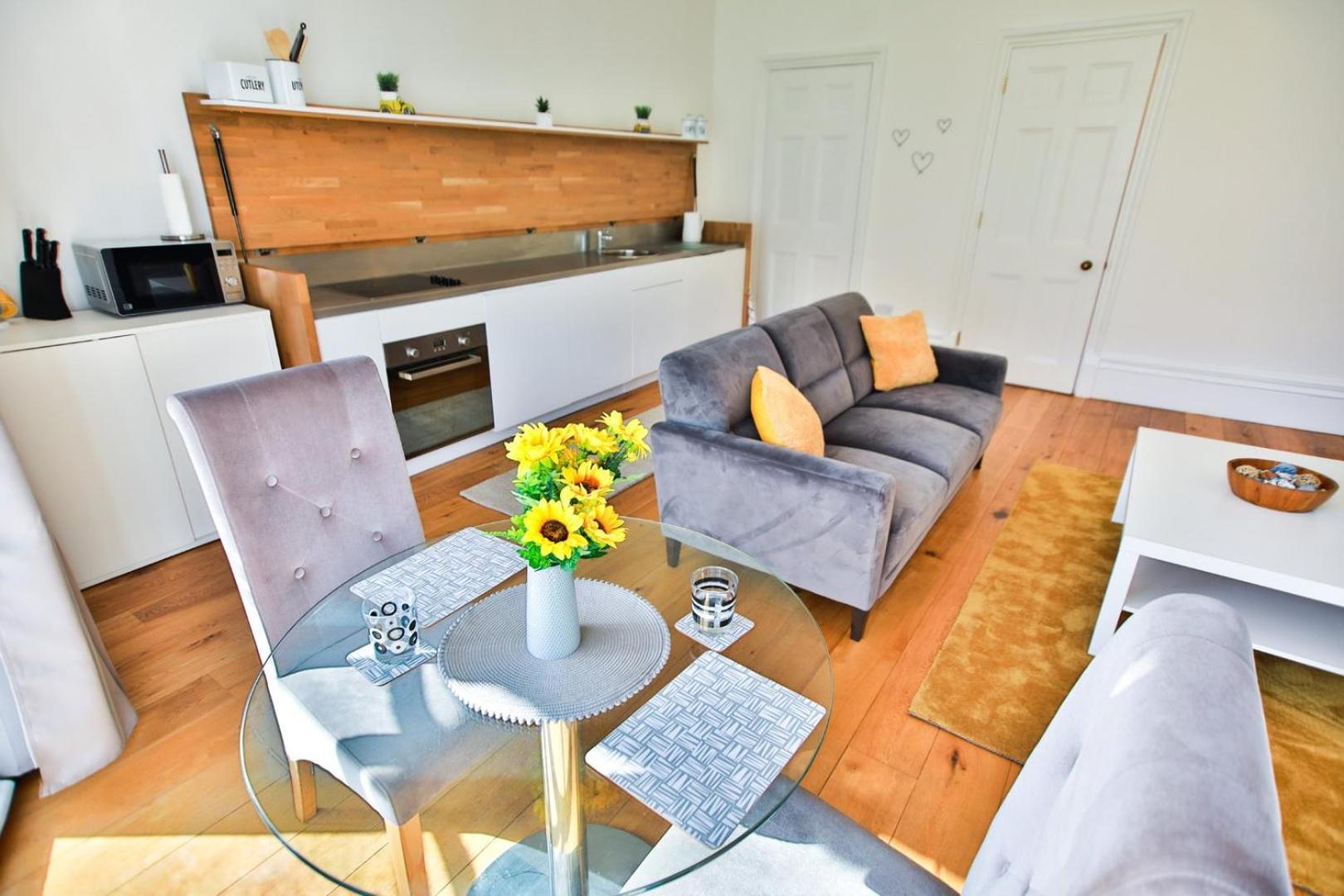 40B Wellington Suites هاستَنغ المظهر الخارجي الصورة